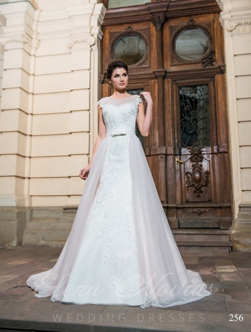 Wedding dress with a V-shaped backrest model 256 256